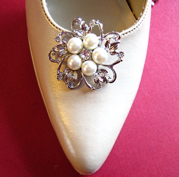 زفاف - Weddings, Shoe Clips,  Pearl and Crystal Flower, Bridal Shoe Clips, 2 Clips, One Pair