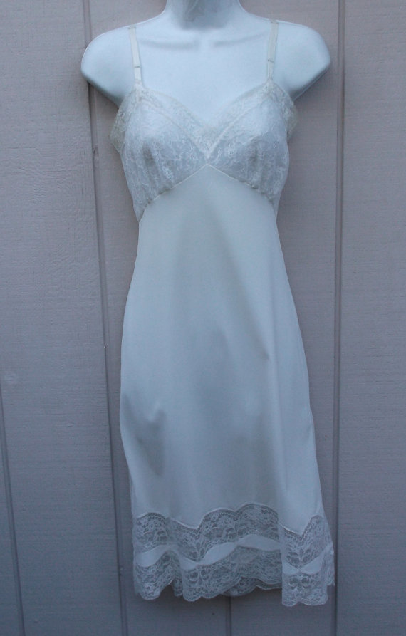 Hochzeit - Vintage 50s Ivory White Van Raalte Opaquelon Nylon Slip / sheer lace bodice and Hem // Size 34 - Sml/
