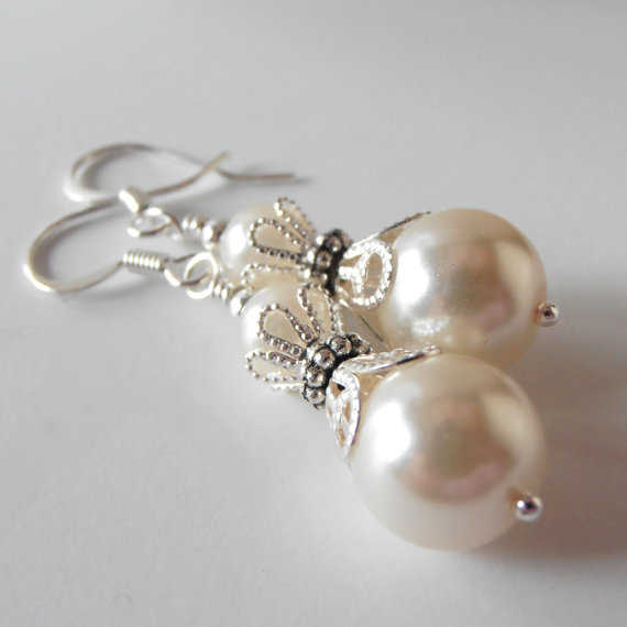 Hochzeit - Ivory Pearl Bridal Jewelry, Bridesmaid Earrings, Ivory Bridesmaid Jewelry Sets, Bridesmaid Gift, Sterling Silver Earwire, Lynette