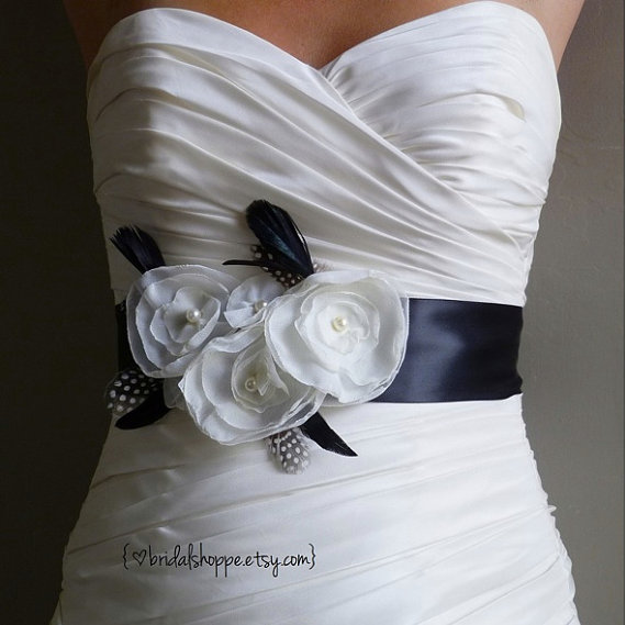 زفاف - Black and Ivory Flower and Feather Bridal Sash Belt, Wedding Sash