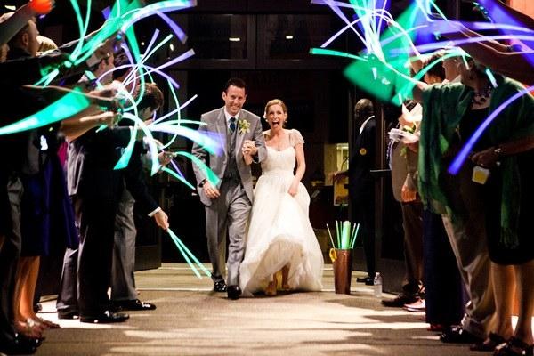 Hochzeit - Glow Sticks Wedding Send Off Ideas