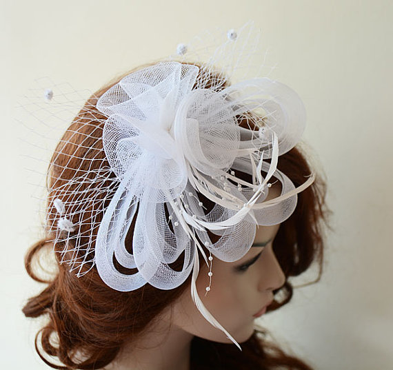 Hochzeit - White Fascinator Head Piece, Bridal Fascinator, Wedding Hair Accessory, Wedding Head Piece, fascinator hat for weddings