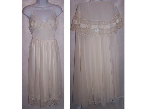Mariage - Vintage 60's Lingerie - Wedding Peignoir Set by Eye Ful - Women's Size 32 Small Nightgown & Robe