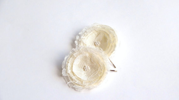 Свадьба - Lace Ivory Bridal Hair Pins or Shoe Clips