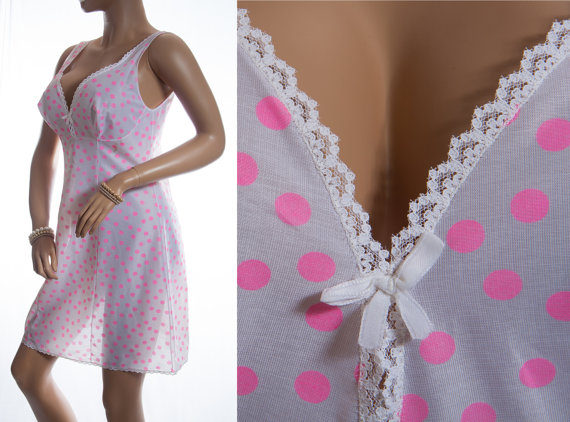 زفاف - As new delightfully feminine silky soft sheer white and pink polka dot nylon and delicate white lace detail 1960's vintage full slip - 3311