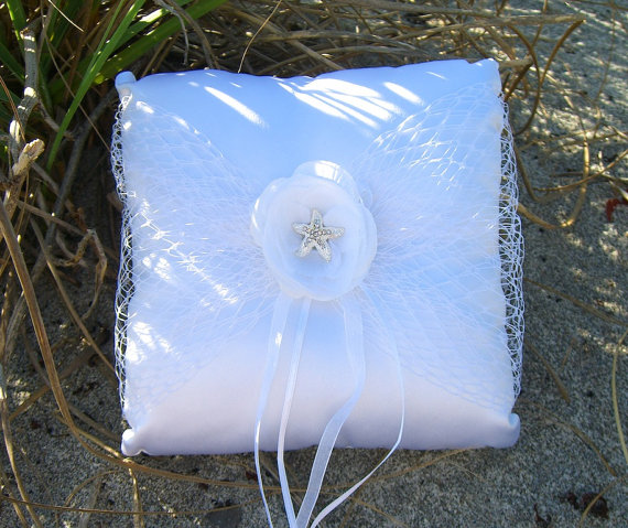 Свадьба - Beach Wedding Starfish Ring Bearer Pillow-Nautical Weddings, Starfish Ring Pillow, Wedding Ring Bearer Pillow, Beach Wedding Ring Pillow