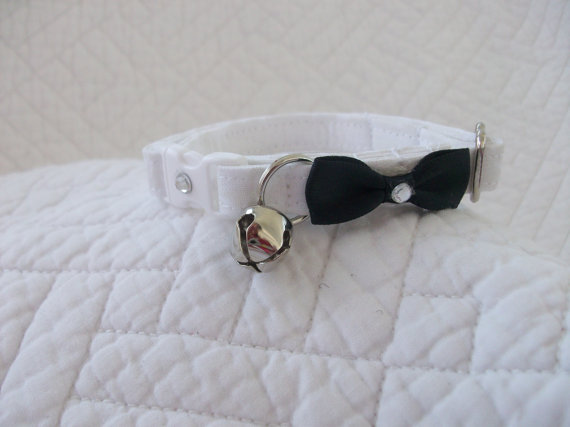Mariage - Wedding Cat Collar Bow Tie Cat Collar with Rhinetones and bell   Wedding Cat  Breakaway Collar Custom Made