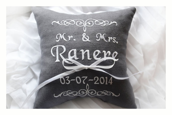Hochzeit - MR & MRS ring pillow, Ring bearer pillow ,wedding pillow , wedding ring pillow, Personalized wedding pillow , embroidered pillow (BRP15)