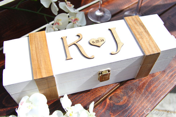 Свадьба - Personalized Wood Engraved Wedding Wine Box - Couple in Love, Wine Ceremony, Anniversary, Shabby Chic Wedding, Rustic Wedding Engagement
