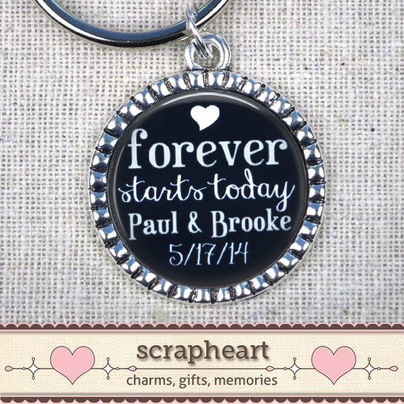 Mariage - Wedding Gifts for Groom, PERSONALIZED Custom Quote Keychain, Black & White Wedding, Groom Gift from Bride, Forever Starts Today, Groom Gifts