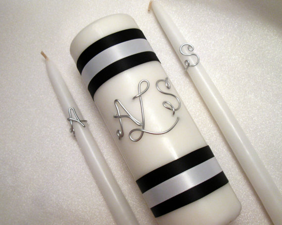 زفاف - Wire Monogram Unity Candle Set, Initial Letters, Black & White Ribbon shown, Personalized in Wedding Colors