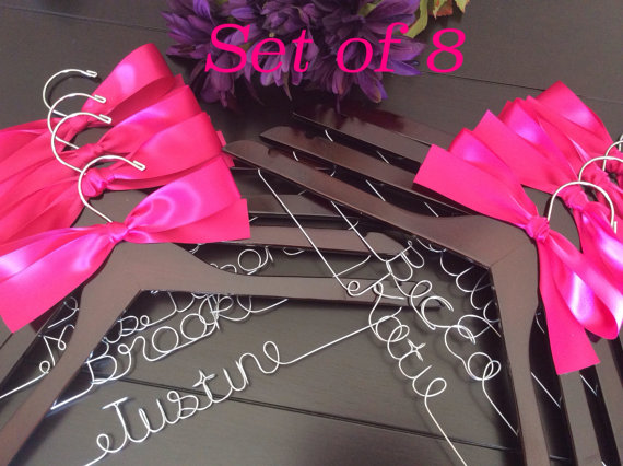 Hochzeit - Set of 8 Personalized Hanger,  Custom Bridal Hangers,Bridesmaids gift, Wedding hangers with names,Custom made hangers