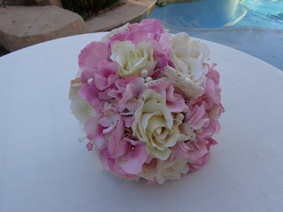 Hochzeit - Bridal bouquet in cream and blush