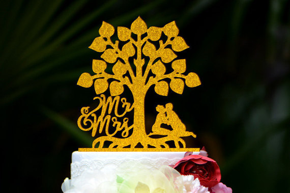 Mariage - Wedding Cake Topper Monogram Mr and Mrs cake Topper Design Personalized with YOUR Last Name 076