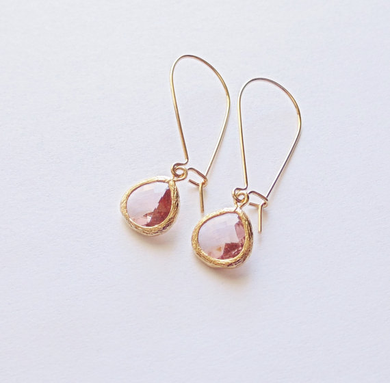 Hochzeit - Champagne peach small tear shape glass dangles on gold kidney wire earrings. Bridal earrings Bridesmaids earrings Wedding jewelry