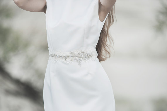 زفاف - Wedding Dress Sash , Rhinestone Sash, Ivory Applique Sash, Crystal Sash, Rhinestone Belt, Floral Sash