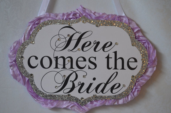 زفاف - Lavender Rhinestone Here Comes the Bride sign_ Custom sign made to order_silver, grey, glitter sign, ring bearer sign, purple sign