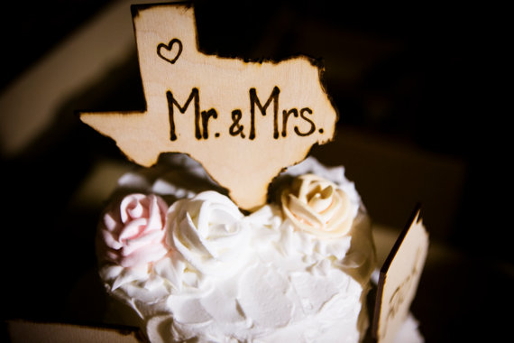 زفاف - Single cake topper in the shape of YOUR state!  Add your Initials or Mr. & Mrs. Wedding Cake Topper Decoration or Engagement Party