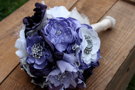 زفاف - Purple brooch bouquet, Purple brooch and pearl bouquet, available in any color or size!