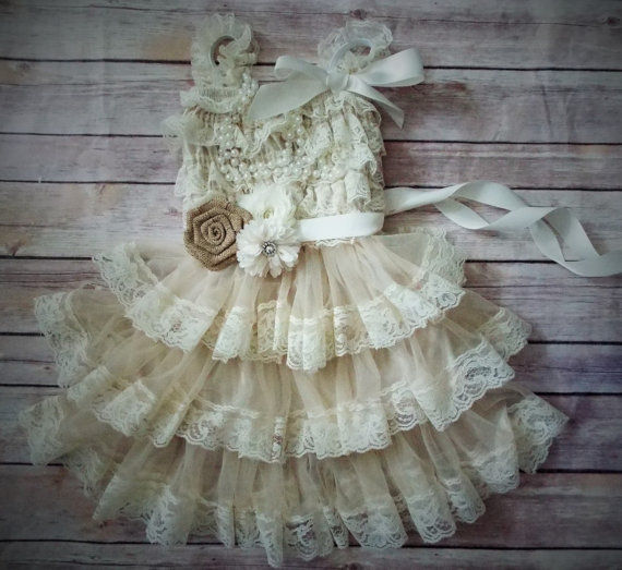 Mariage - Country Flower Girl Dress, Rustic Flower Girl Dress, Burlap Flower Girl, Country Wedding, Burlap Rustic Flower Girl Dresses, Burlap Roses