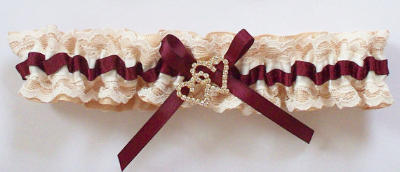 Mariage - Gold Wedding Garter with Ivory Lace and Burgundy Ribbon, Gold and Rhinestone Double Heart - The Burgundy and Gold TRICIA garter