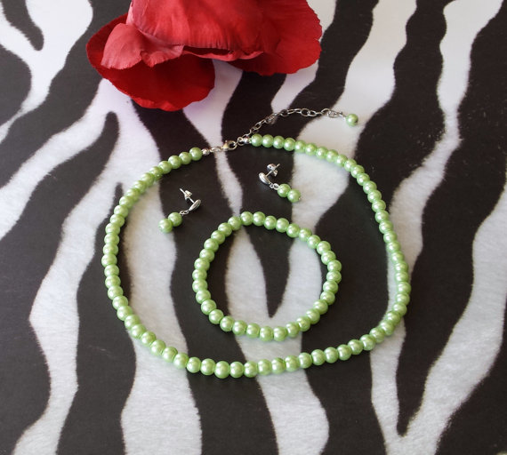 Hochzeit - Classic 6mm Celery Green Pearl Necklace Earring Bracelet Set Bridal, Bridesmaid, Flower Girl Wedding Jewelry