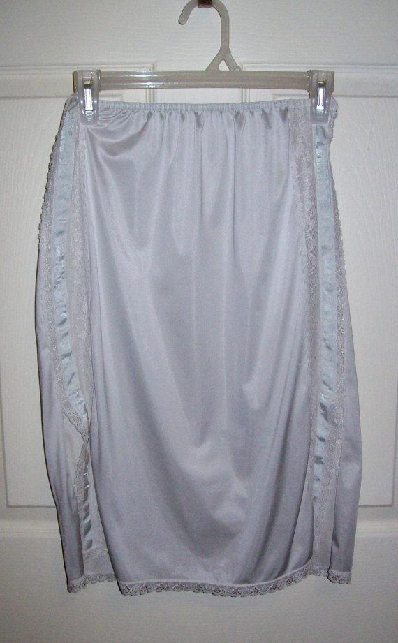 زفاف - Vintage 1960s Ladies White Half Slip Lace Trimmed Sides by Flair Small Only 5 USD