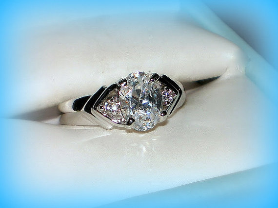 Свадьба - 50% SALE Size 6 Vintage Ring..CZ Engagement Ring..3 Stone Engagement Ring..Fake Diamond Ring..Costume Ring..Cheap Ring..Fashion Ring 80s NOS