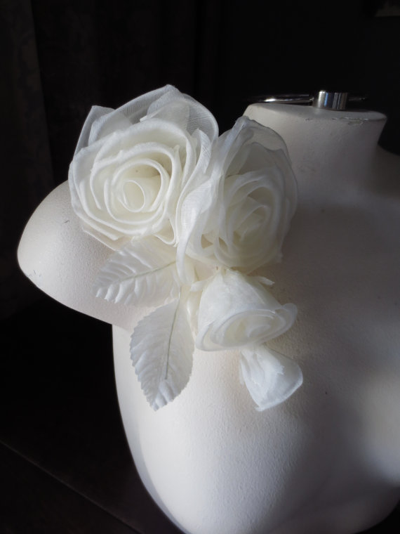 زفاف - Silk Millinery Rose Corsage in Ivory Silk  for Bridal, Derby, Ascot, Bouquets, Sashes, Costumes, Fascinators MF123