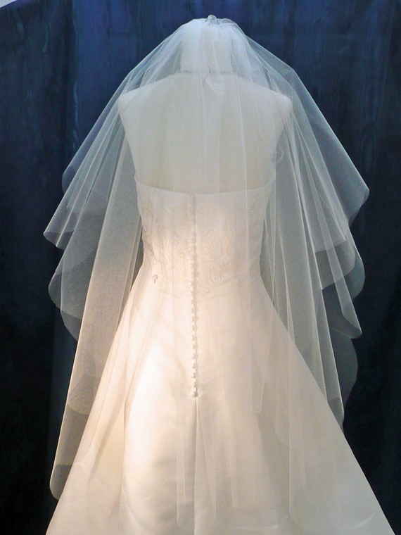 زفاف - Wedding Veil   White  Bridal Veil  Fingertip length 2 Tier Scalloped Petal Cut  Plain Cut European Edge