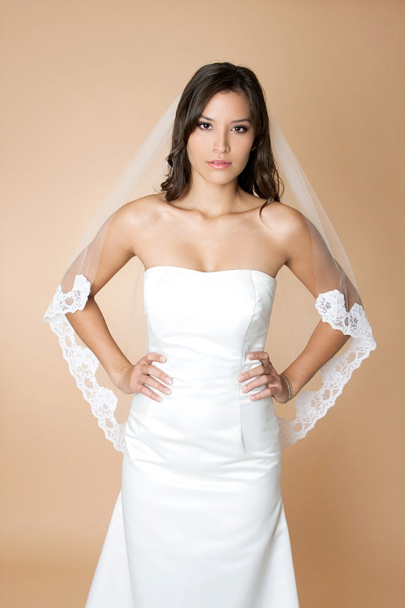زفاف - Ready to Wear,  Luna - Fingertip Lace edge Veil, Wedding Veil, Bridal Veil