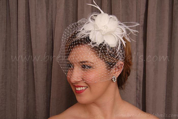Свадьба - Birdcage Veil Set, Swarovski Rhinestone Wedge Bridal Veil, Feather Flower Fascinator Hannah, Wedding Veil Set