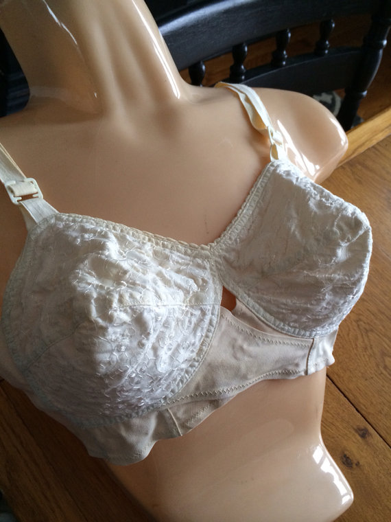 Hochzeit - Vintage Ecru Adonna Size 32 C Ladies Off White Ecru Bra