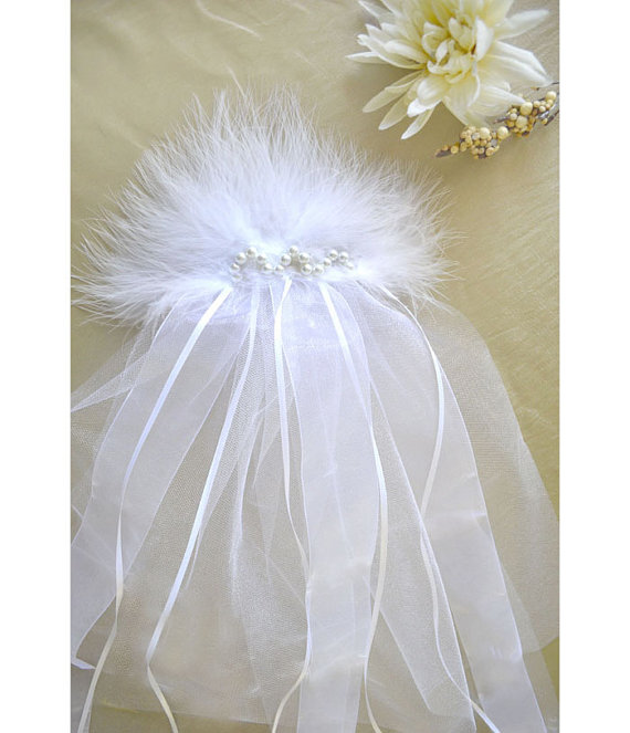 Hochzeit - Bachelorette Veil with Pearls, Feathers, Bride To Be Veil, Bachelorette Party Veil, Bridal Veil, Hen Party Veil, Custom Veil, Wedding Veil