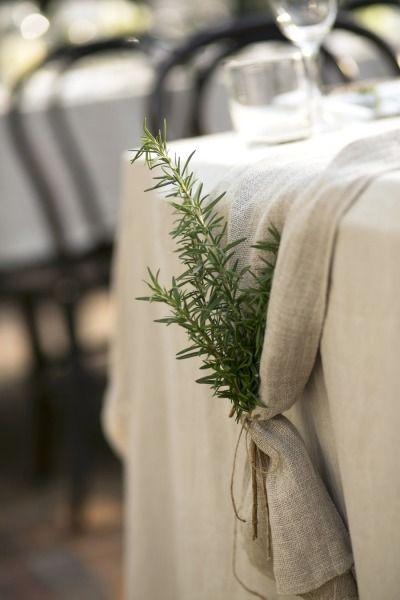 Mariage - Table Runners Tied With Sprigs Of Greenery
