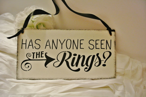 Mariage - Has anyone seen the rings, wedding signs, hanging, wooden, black and white, shabby, rustic,custom colors, wedding funny ring bearer