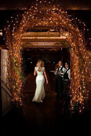 Hochzeit - This Would Be Gorgeous For A Fall Wedding