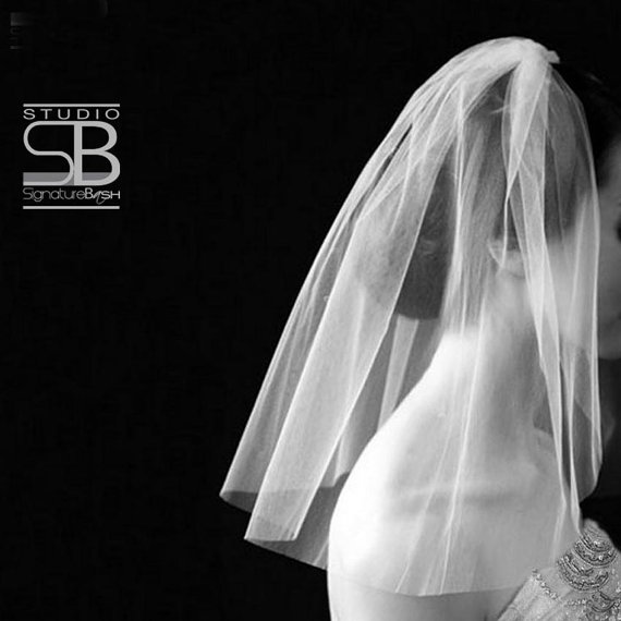 Hochzeit - Single Tier Shoulder Length - Ivory, Diamond White or White Wedding Veil