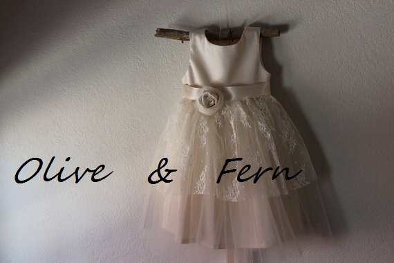 Mariage - La la Lace..Vintage style organic cotton flower girl dress