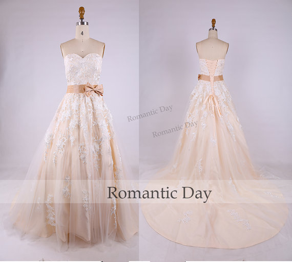 Свадьба - Beautiful Sweetheart Appliques chapel Train Light Champagne Wedding Dress/Wedding Ball Gown/Custom Made Vintage Bridal Dress 0368