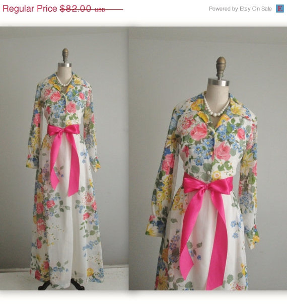 Hochzeit - SALE 60's Floral Maxi Dress // Vintage 1960's Vibrant Floral Print Voile Hostess Maxi Dress M