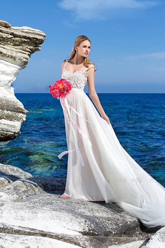 Свадьба - New Arrival 2015 Beach Wedding Dresses Tulle Sheer Illusion Bridal Gown Applique Sweetheart Spaghetti A-Line Backless Wedding Dress Online with $111.26/Piece on Hjklp88's Store 