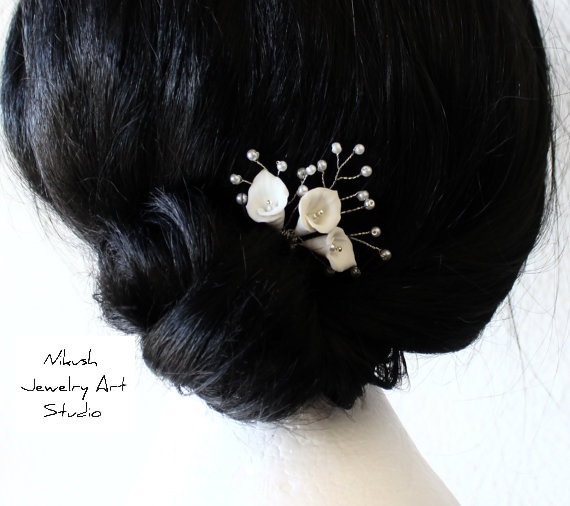Mariage - Bridal Flower Hair Pin, White Calla Lilies Hair Pins, Bridal White Hair Flowers, Hair Pins, Wedding Hair Accessories, Bridal Headpiece