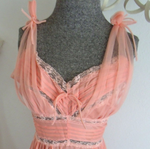 Mariage - 1950s Coral Gown Lingerie Shelf Bust Nightwear Sheer Straps Glam Hollywood Marilyn Mid Century Bust 34"