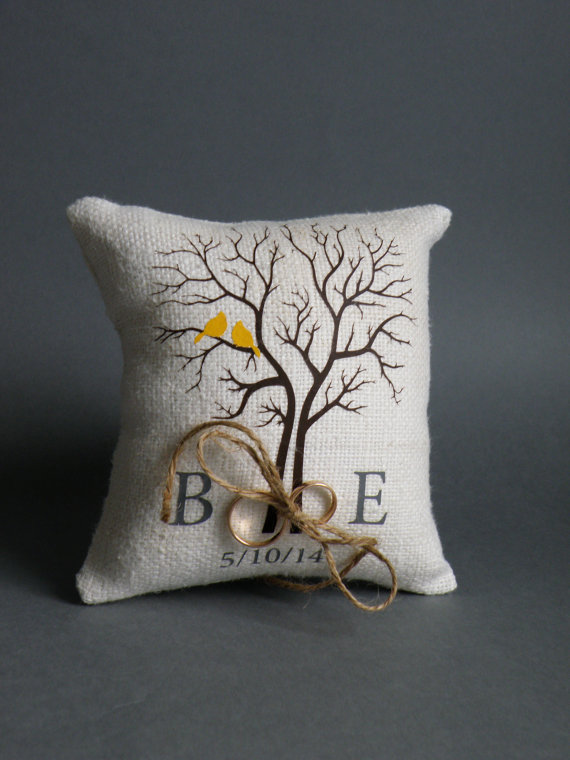 Mariage - Wedding rustic natural Burlap linen Ring Bearer Pillow Yellow Birds on Brown tree and linen rope