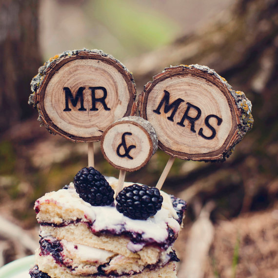 Hochzeit - Wedding Cake Topper // Tree Slice Cake Topper //  Mr & Mrs