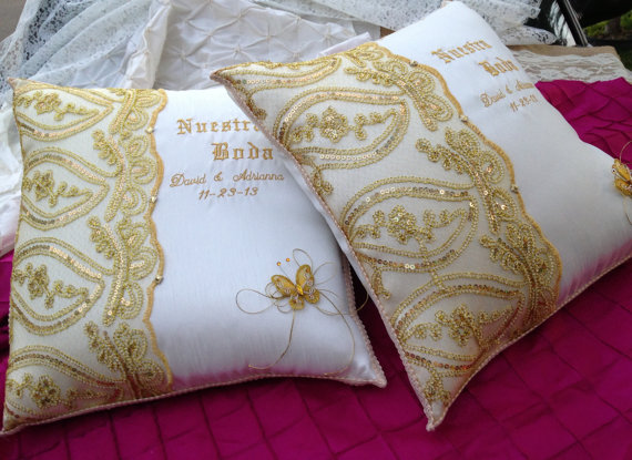Свадьба - Personalized Wedding Kneeling Pillow set (2)/ Set de Cojines para Matrimonio Personalizados/ pick your color