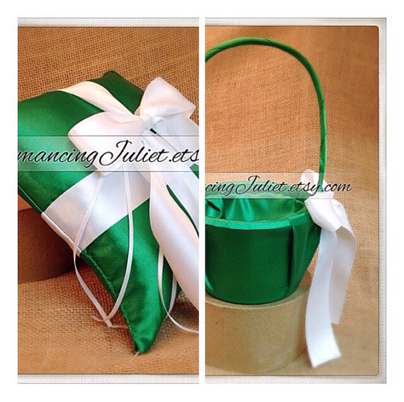Свадьба - Custom Colors Flower Girl Basket and Ring Bearer Pillow Set...You Choose The Colors..shown in kelly green/white