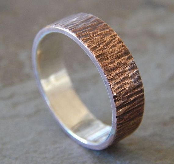 Свадьба - WOODGRAIN Copper Wedding Band // Choose 4 to 8 mm // Unique Wedding Band // handcrafted in quarter sizes for a custom fit // Men's or Womens