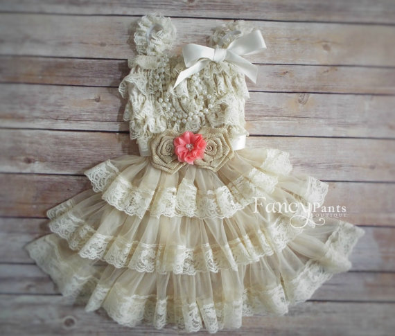Mariage - Burlap Flower Girl Dress, Lace Flower Girl Dress, Country Wedding, Flower girl Dress, Rustic Flower Girl Dress, Lace Dress, Toddler dress